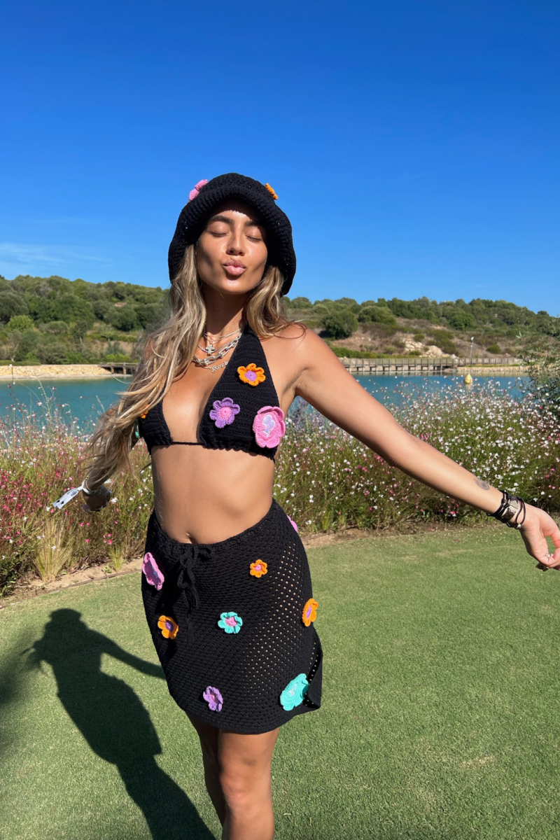 TRIANGLE CROCHET TOP FLOWERS